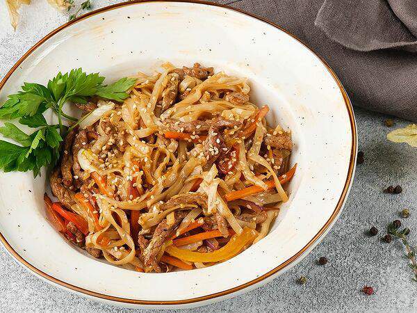 Wok Station - Жареная Wok лапша удон с говядиной