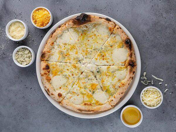 Forno rosso - Пицца Четыре сыра с трюфельным маслом