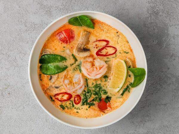 Kung Pho - Суп Том Ям с креветками большой