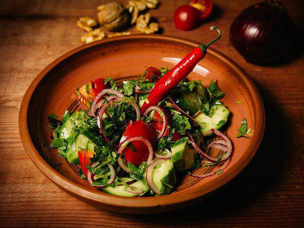 Грузинский дворик - Овощной салат с острым перцем