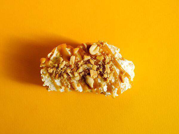 Кухня - Меренговый рулет с карамелью и арахисом