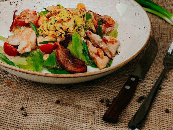 Паб 13 - Ставропольский Цезарь с курицей и беконом