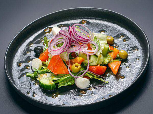 Krug - Греческий салат с моцареллой