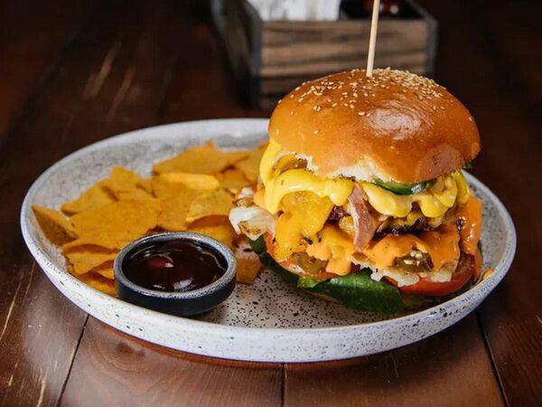 Burger and pizza 10 03 - Дукати