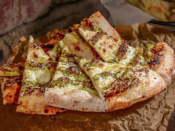 Mama Roma - Фокачча с песто