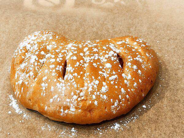 Пекарня 220 Non-Stop - Булочка Зимняя Вишня