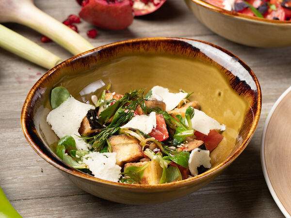 Грузинское кафе Ван Гоги - Салат с баклажанами и соусом Чили