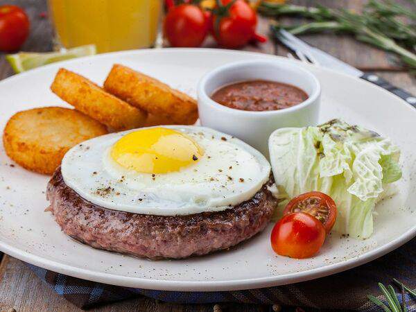 Grizzly Bar - Бифштекс с яйцом