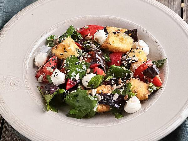 Мамалыга Бар - Салат с хрустящими баклажанами