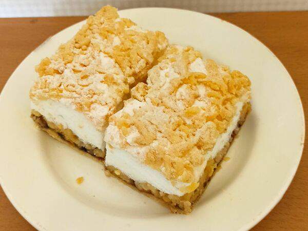 Обеды на Баррикадной - Штрейзель с белковым кремом и повидлом