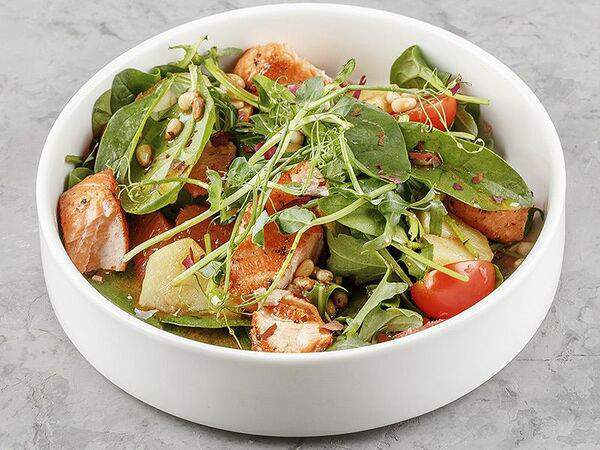 Terra - Салат с запеченным лососем и грейпфрутом
