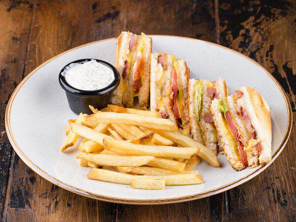 Краснодарский парень - Клаб-сэндвич с курицей и беконом