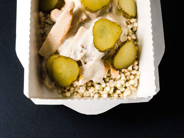 Street Market Food&Coffee - Индейка в сливочном соусе с грибами и зеленой гречкой