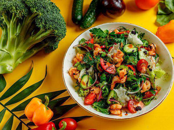 Лето - Зеленый салат с креветками