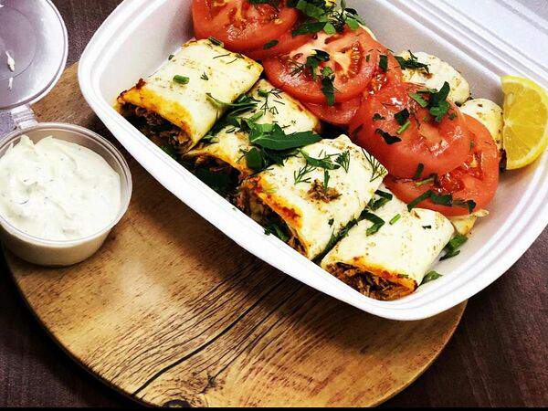 Донер кебаб - Донер-тантуни в тарелке со свининой