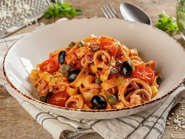 IL Патио - Паппарделле с креветками и кальмарами