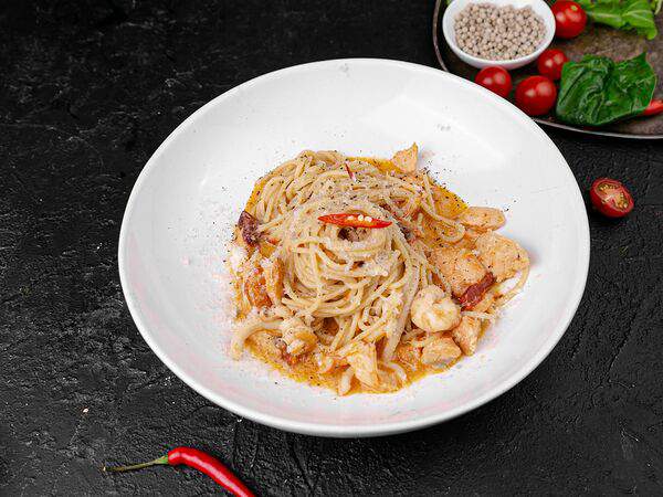 БУБЛИК - Паста с морепродуктами и соусом Биск