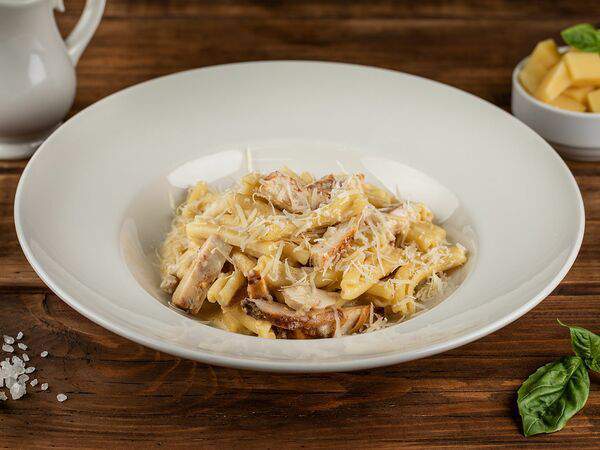 Шоколадница - Паста Альфредо с курицей