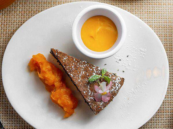 Scoozi - Маковый пирог с ванильным соусом и тыквой-конфи