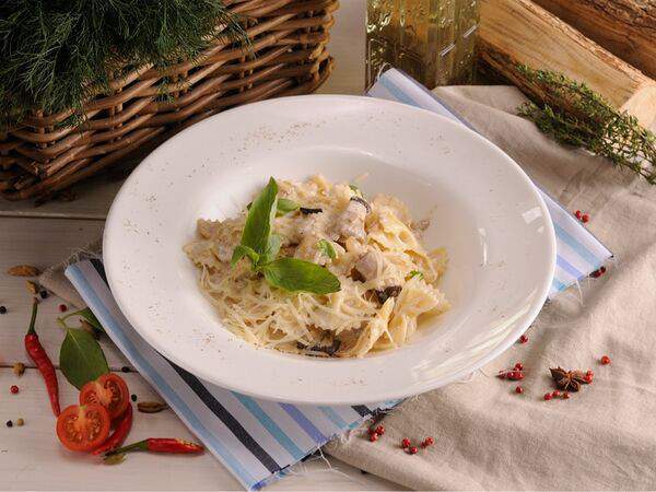 Едалия - Паста с белыми грибами в сливочном соусе
