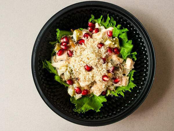 Street Market Food&Coffee - Салат с копченной курицей, грибами, грецким орехом и гранатом