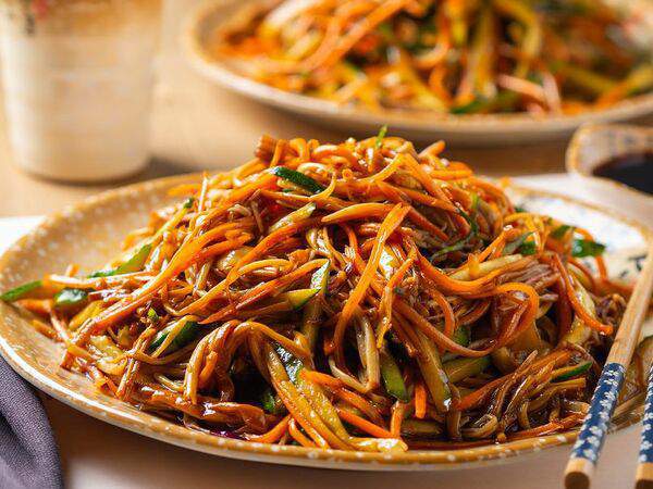 Chinchin - Салат из золотых грибов с овощами