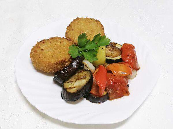 Три правила - Котлеты из индейки с овощами гриль