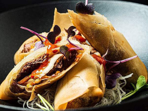 Ewoki - Crispy roll с говядиной и капустой кимчи