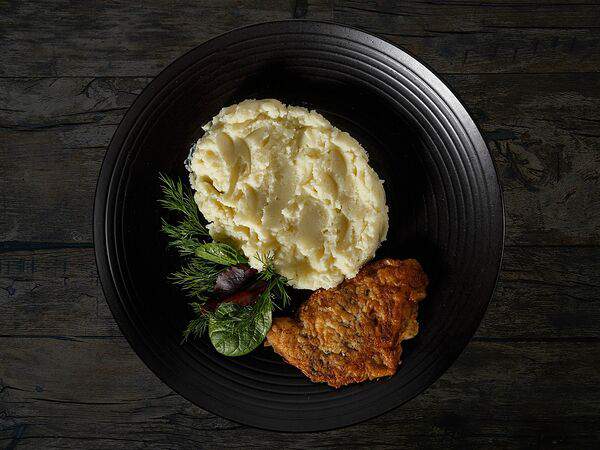 Kinza House - Пюре с отбивной из куриного филе в кляре