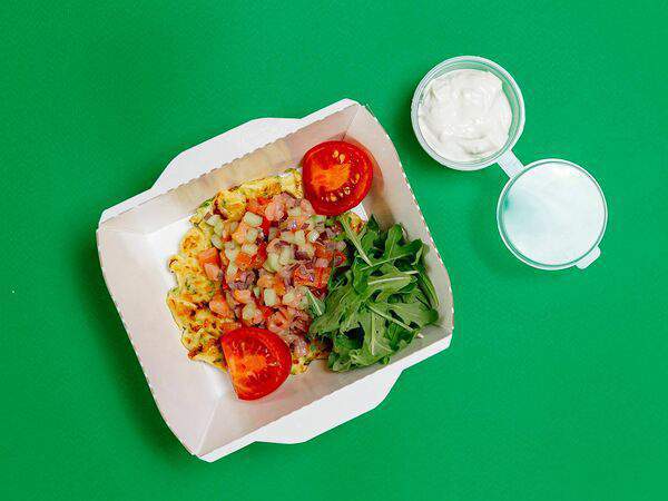 Ulandy Cafe - Драники из кабачка с тартаром из лосося