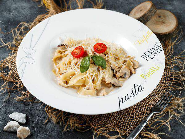 City Lounge - Феттуччине с курицей и грибами