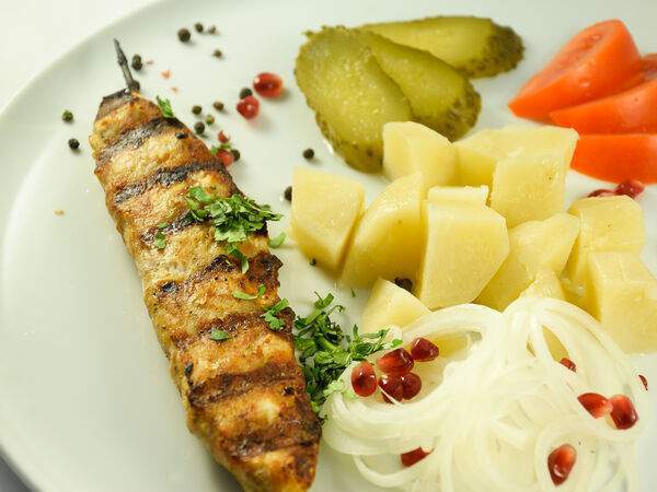 Роллбери - Кебаб из курицы с картофелем по-домашнему, огурчиком и помидорчиком