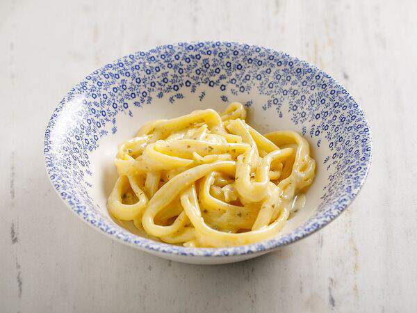 Oggi Bistro - Длинные казаречче с пекорино и зелёным перцем