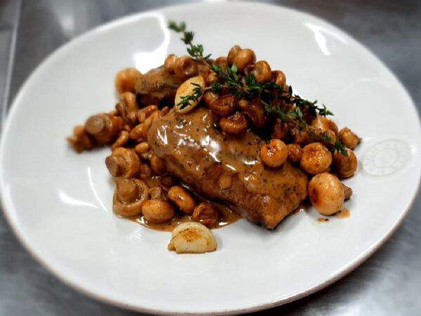 Сыроварня - Язык говяжий с шампиньонами