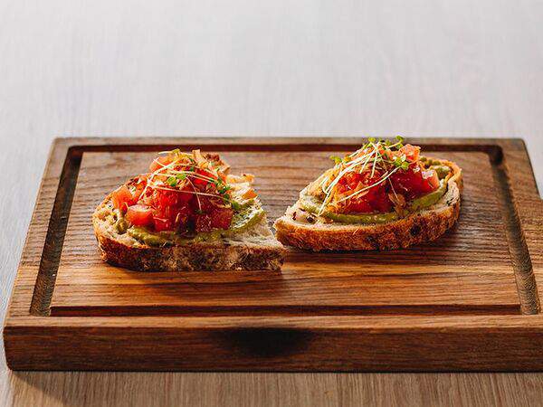 Тим Ян - Брускетта с тунцом и гуакамоле