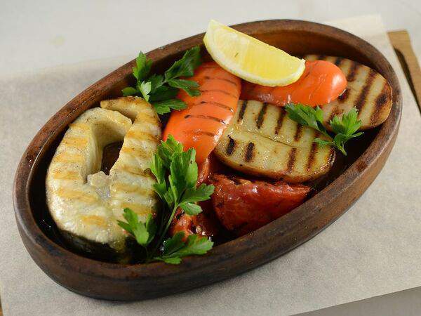 Kontrast gusto - Осетрина с овощами гриль