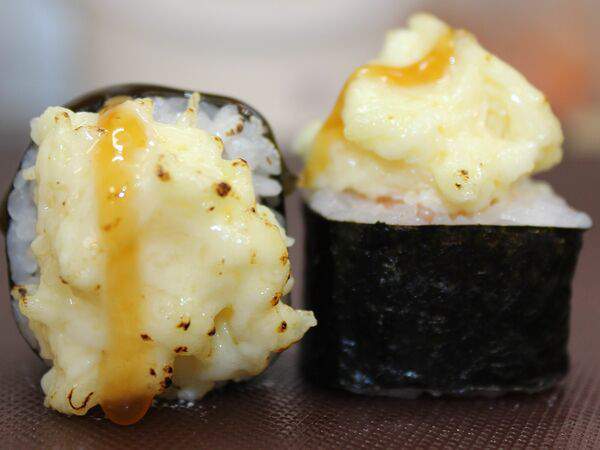 Айда рыба - Запеченный ролл с лососем