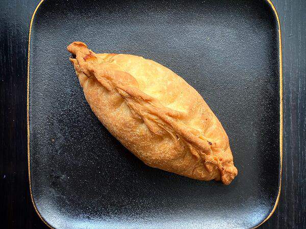 Хачапури и хинкали - Печеный пирожок с мясом и капустой