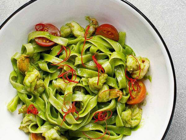 Luka Pizza - Паста Феттуччине с креветками и песто