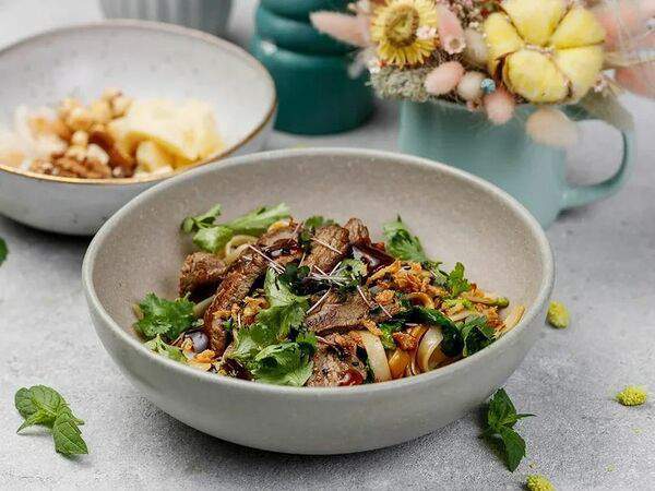 Spritz place - Азиатская лапша с телятиной