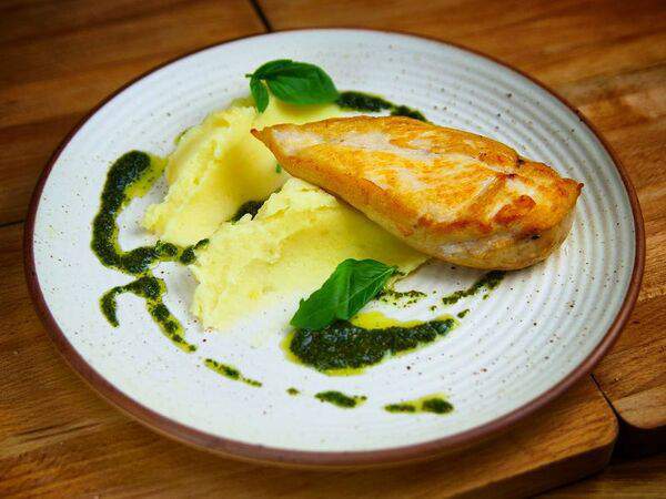 Basilico - Цыпленок с пюре и песто
