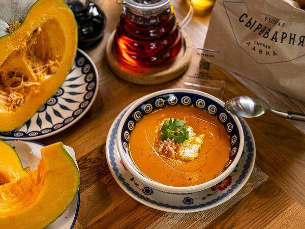 Сыроварня - Тыквенный суп с рикоттой и крабом