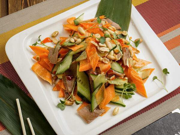 PanAsian Restaurante CHIN-CHIN - Салат Китайский с языком