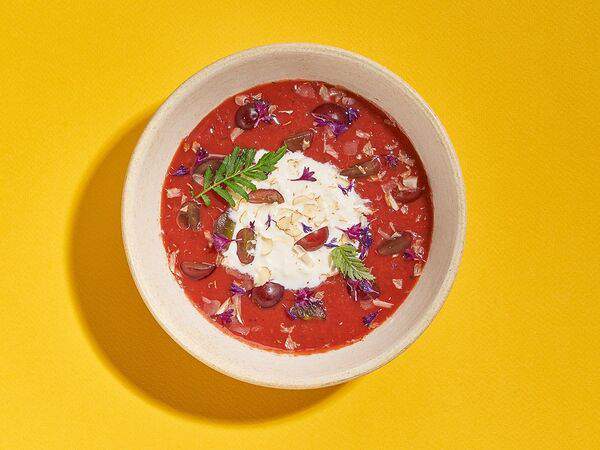 Мука & Вода - Клубнично-томатный гаспачо со Страчателлой