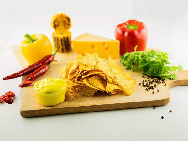 Горячий мексиканец - Чипсы Начос с соусом чеддер