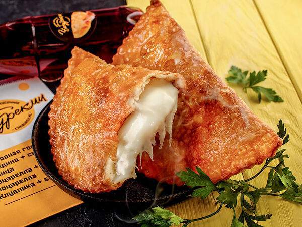 Чебурекми - Чебурек с моцареллой