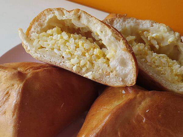 Дон батон - Пирожок с рисом и яйцом