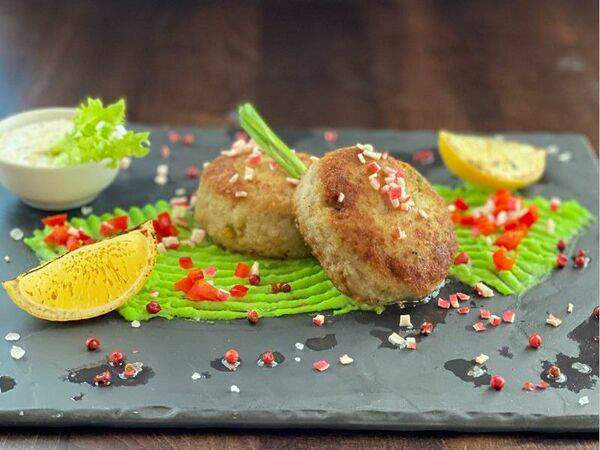 Paulaner - Биточки из щуки с картофельным пюре