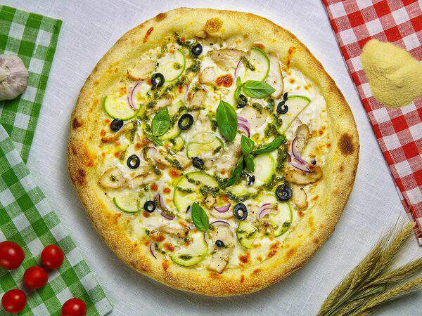 Burrata - Пицца с цыпленком и соусом песто