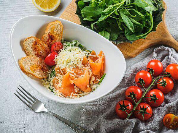 Пакабата - Салат с лососем